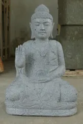 Sitzender Buddha aus Flussstein in Abhaya-Position - Geste der Furchtlosigkeit, H.60 cm. Unikat 